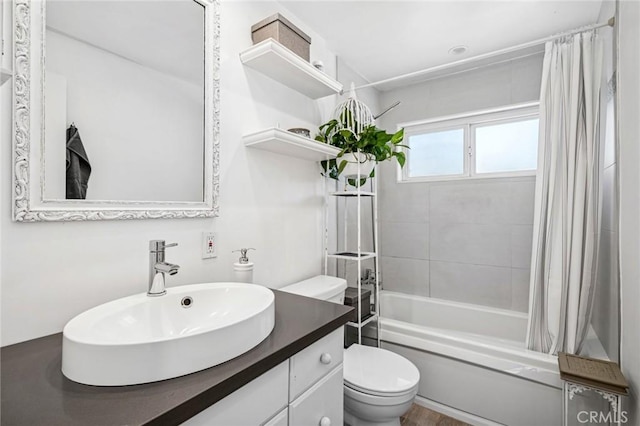 1722 Westcliff Dr Unit 11, Newport Beach, CA 92660 - full bath with shower / tub combo with curtain and vanity