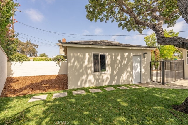 2721 184th St, Redondo Beach, CA 90278 - view of outbuilding featuring a fenced backyard