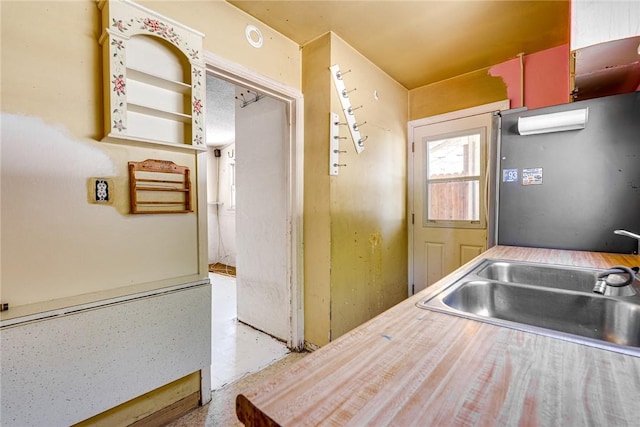 1510 E 53rd St, Long Beach, CA 90805 - kitchen featuring a sink and freestanding refrigerator