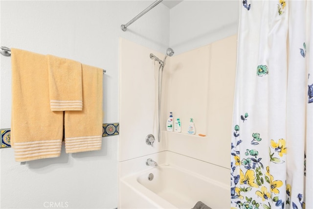 252 W Blaine St, Riverside, CA 92507 - full bath featuring shower / tub combo