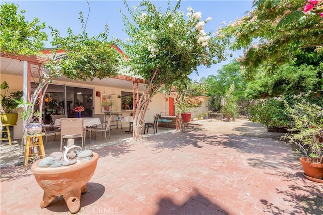 252 W Blaine St, Riverside, CA 92507 - view of patio with outdoor dining area