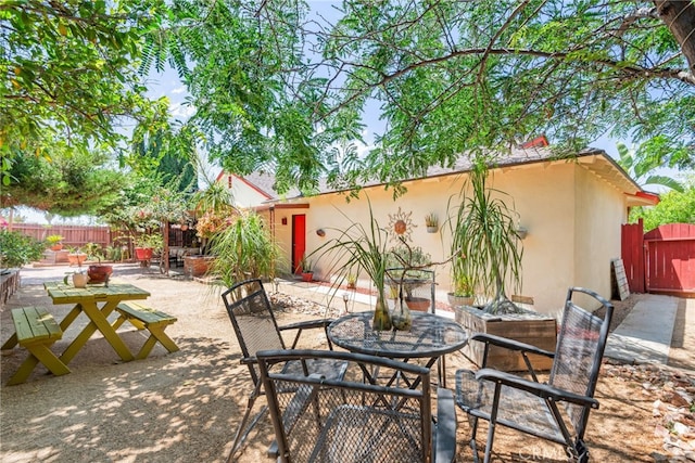 252 W Blaine St, Riverside, CA 92507 - view of patio / terrace with outdoor dining space