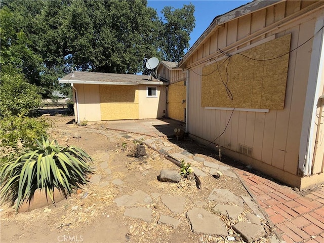2915 Lanning Ave, Redding, CA 96001 - view of side of home with a patio area