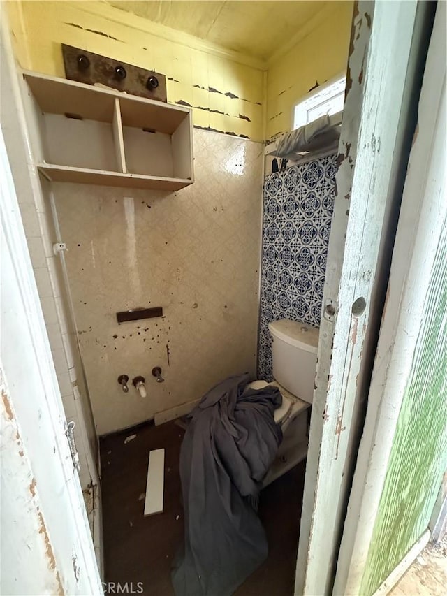 2915 Lanning Ave, Redding, CA 96001 - bathroom with toilet