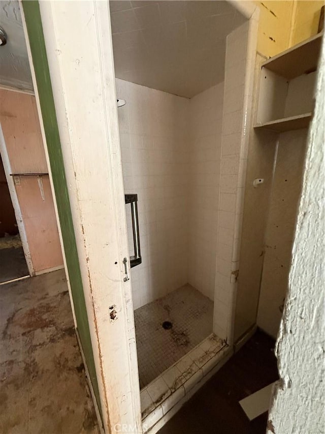 2915 Lanning Ave, Redding, CA 96001 - full bath with a shower stall