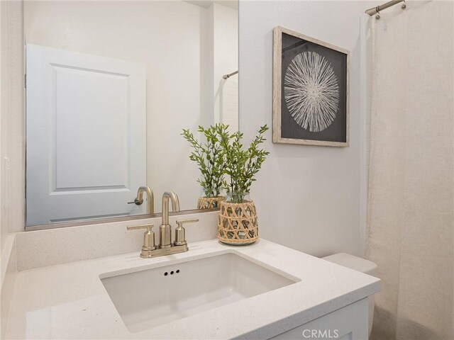 1673 Lexington Ln, San Pedro, CA 90732 - full bath featuring vanity and a shower with shower curtain