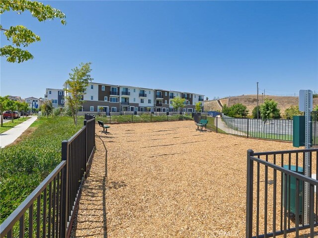 1673 Lexington Ln, San Pedro, CA 90732 - view of home's community featuring a residential view and a dog friendly area