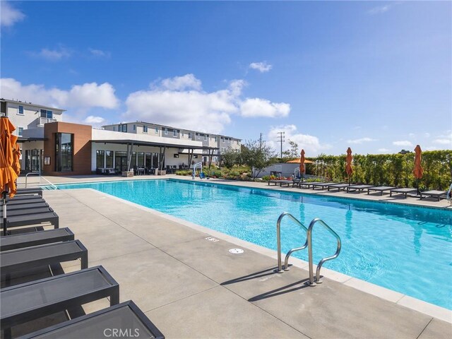 1673 Lexington Ln, San Pedro, CA 90732 - community pool with a patio area