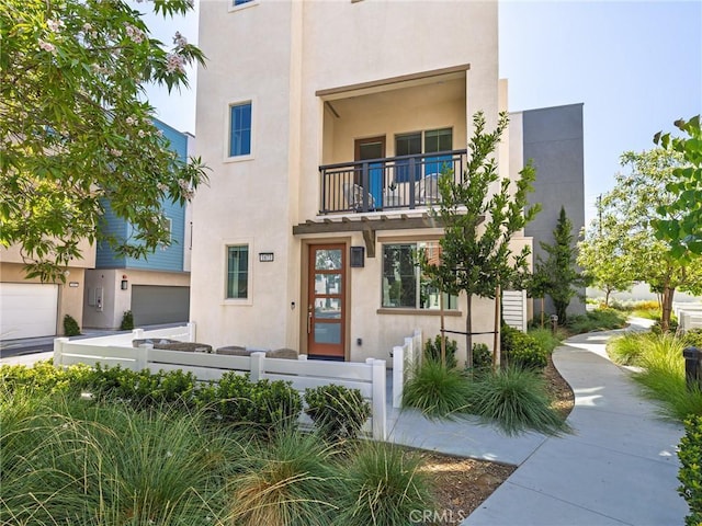 1673 Lexington Ln, San Pedro, CA 90732 - view of front of home with a balcony, stucco siding, and a fenced front yard