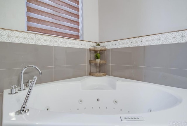 2184 Pacific Crest Dr, Alpine, CA 91901 - bathroom featuring a whirlpool tub
