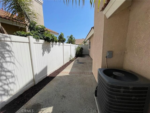 28652 Bridge Water Ln, Menifee, CA 92584 - fenced backyard with a patio