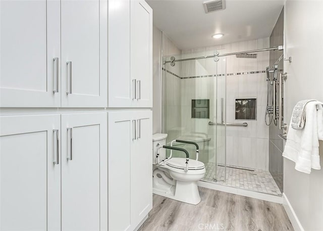 4014 Calle Sonora Oeste Unit 2B, Laguna Woods, CA 92637 - full bath featuring a shower stall and wood finished floors