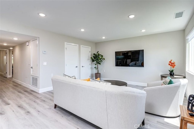 4014 Calle Sonora Oeste Unit 2B, Laguna Woods, CA 92637 - living area featuring light wood-style floors and recessed lighting