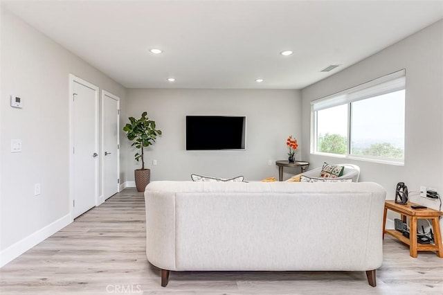 4014 Calle Sonora Oeste Unit 2B, Laguna Woods, CA 92637 - living area featuring light wood finished floors and recessed lighting