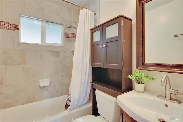 367 E Pacific Ave, Fairfield, CA 94533 - full bathroom featuring shower / bath combination with curtain and vanity