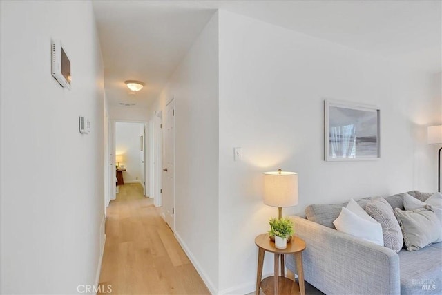 367 E Pacific Ave, Fairfield, CA 94533 - corridor featuring light wood-type flooring and baseboards