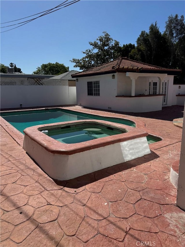 5230 Seville Ave, Encino, CA 91436 - view of swimming pool with an in-ground hot tub and a patio area