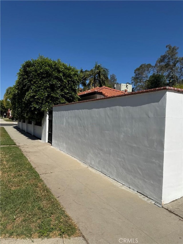 5230 Seville Ave, Encino, CA 91436 - view of side of home