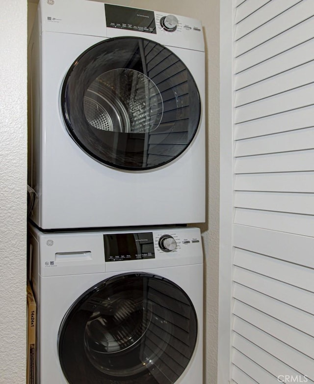 701 Avenida Sevilla Unit C, Laguna Woods, CA 92637 - laundry area with stacked washer / drying machine