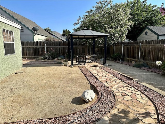 983 Orchard Ln, Colton, CA 92324 - fenced backyard with a gazebo and a patio