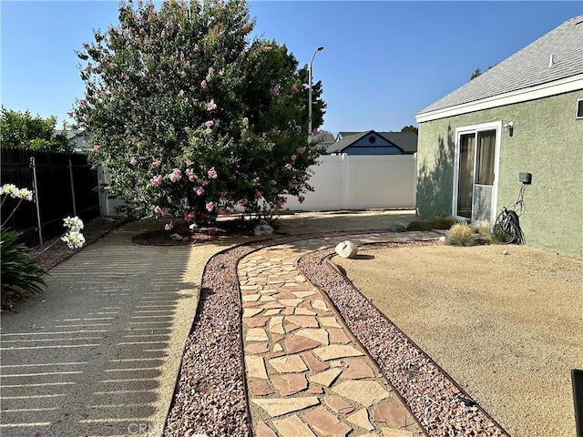 983 Orchard Ln, Colton, CA 92324 - view of yard with a patio area