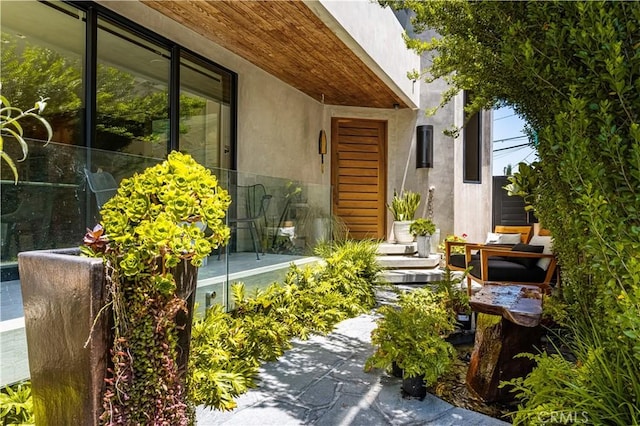 5429 E The Toledo, Long Beach, CA 90803 - property entrance featuring stucco siding