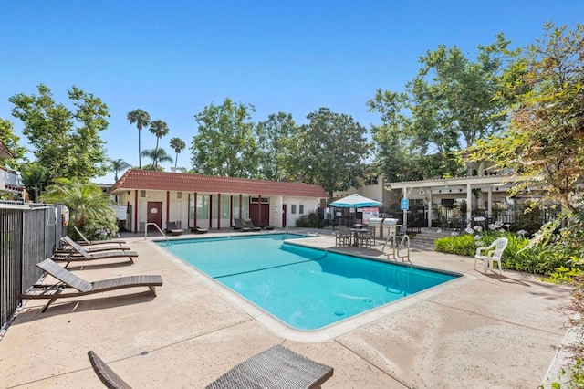 8649 Lake Murray Blvd Unit 4, San Diego, CA 92119 - community pool with a patio