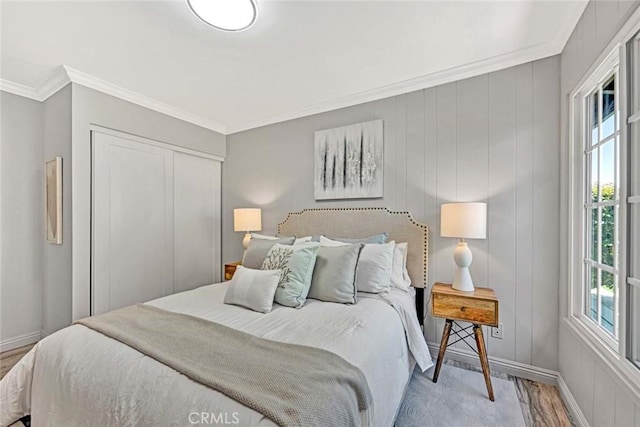 10912 Nighthawk Cir, Fountain Valley, CA 92708 - bedroom featuring light wood-style flooring, ornamental molding, and a closet