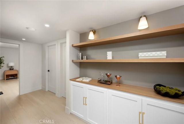 45 Oaktree Ln, Rolling Hills Estates, CA 90274 - bar area with light wood finished floors and recessed lighting
