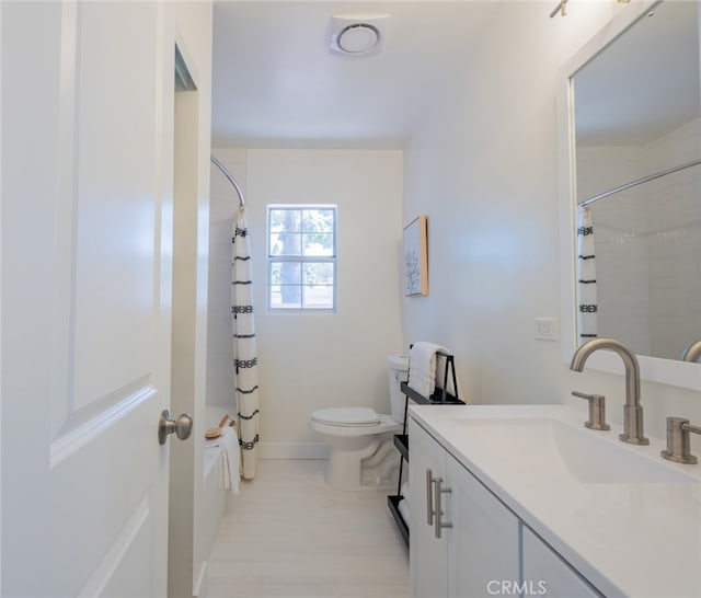 6535 Comanche Ave, Winnetka, CA 91306 - bathroom featuring vanity and shower / bath combo with shower curtain