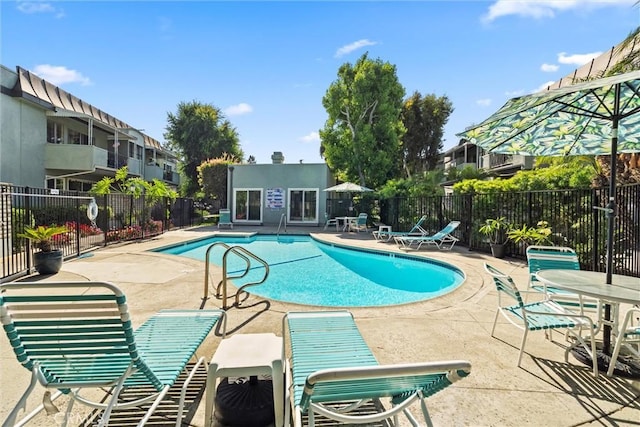 5160 Atherton Unit 73, Long Beach, CA 90815 - community pool with a patio area