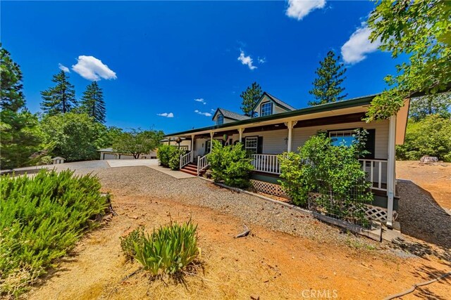 53235 Finegold Creek Ct, North Fork, CA 93643 - view of front facade featuring a porch