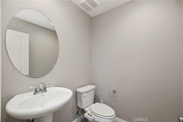 11118 Bunker Ln, Whittier, CA 90604 - half bathroom featuring a sink and toilet