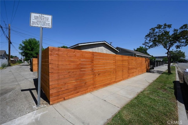 903 E 7th St, Pomona, CA 91766 - view of side of property