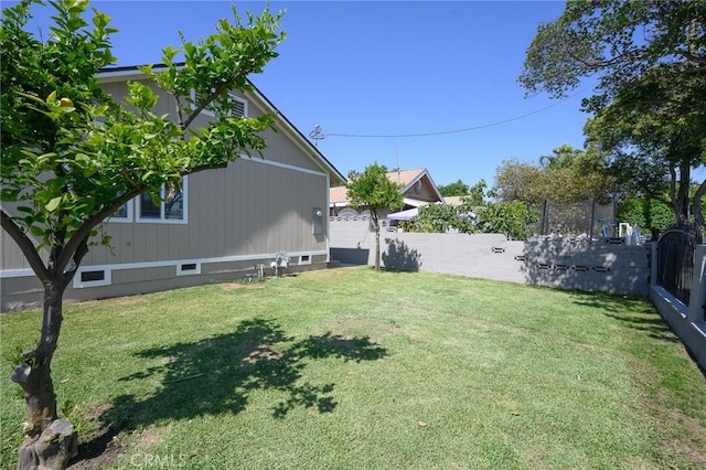 903 E 7th St, Pomona, CA 91766 - view of yard
