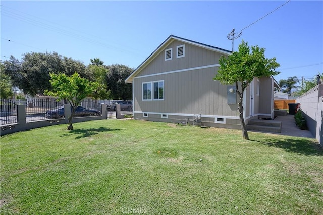 903 E 7th St, Pomona, CA 91766 - rear view of house with crawl space