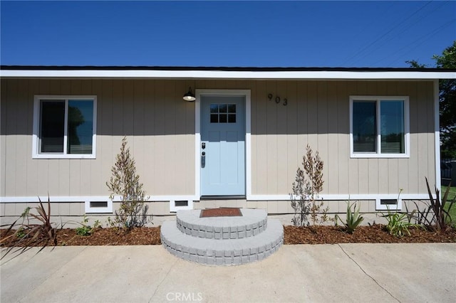 903 E 7th St, Pomona, CA 91766 - entrance to property with crawl space and a patio area