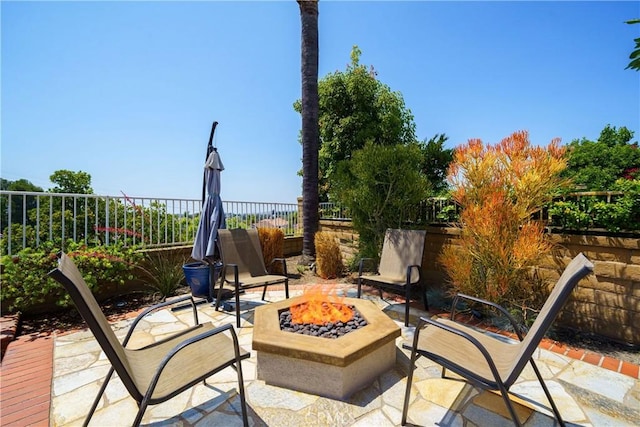 21811 Calatrava, Mission Viejo, CA 92692 - fenced backyard with a fire pit and a patio area