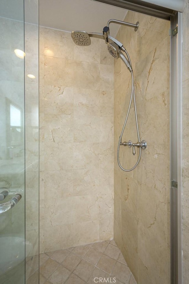 4073 Aladdin Dr, Huntington Beach, CA 92649 - bathroom featuring tiled shower