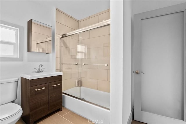 606 N Bonnie Brae St, Los Angeles, CA 90026 - full bath featuring vanity and bath / shower combo with glass door