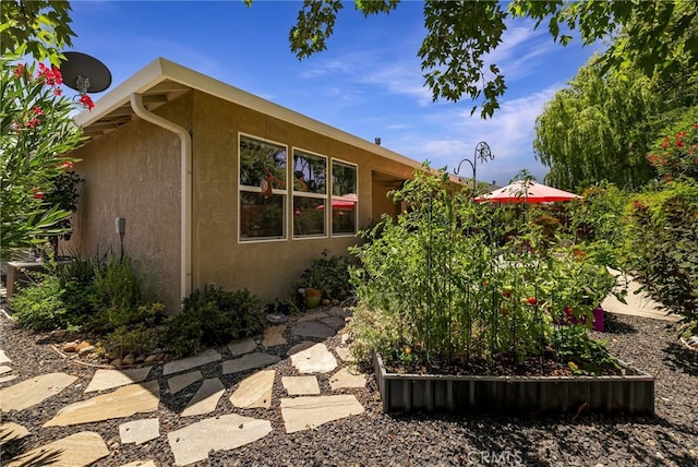 10 Harmony Park Cir, Chico, CA 95973 - view of side of property with stucco siding
