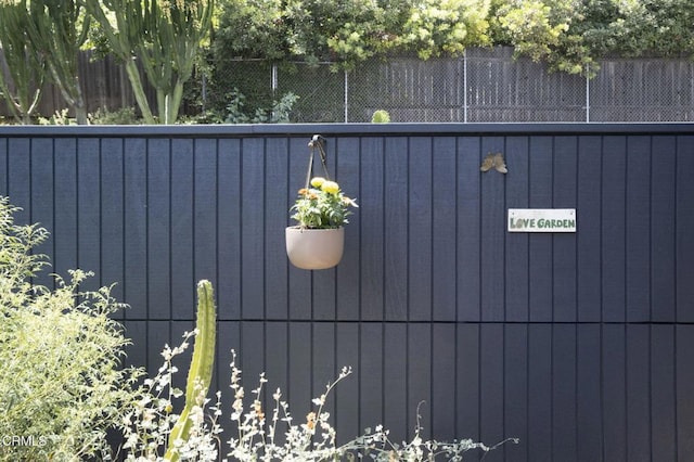 1070 Montecito Dr, Los Angeles, CA 90031 - view of gate