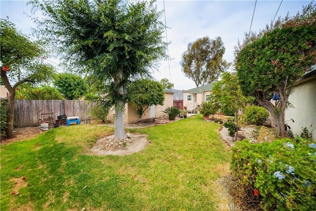 5870 Lemon Ave, Long Beach, CA 90805 - view of yard