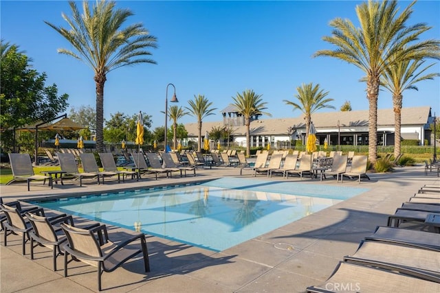 111 Juniper Dr, Rancho Mission Viejo, CA 92694 - community pool with a patio area