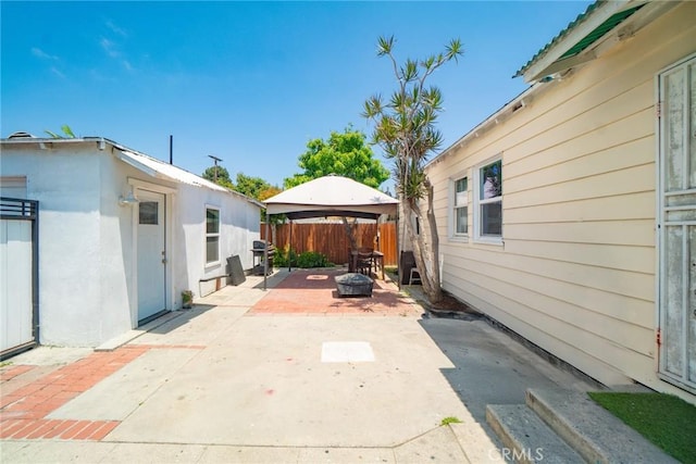 1335 W Burnett St, Long Beach, CA 90810 - view of patio featuring a grill