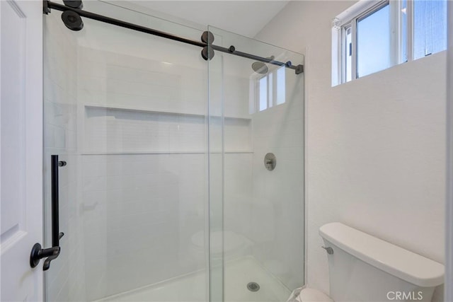 2578 Bryce Ct, Colton, CA 92324 - full bath featuring toilet and a shower stall
