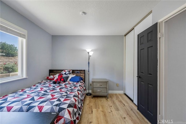 2578 Bryce Ct, Colton, CA 92324 - bedroom with wood finished floors, a textured ceiling, and a closet