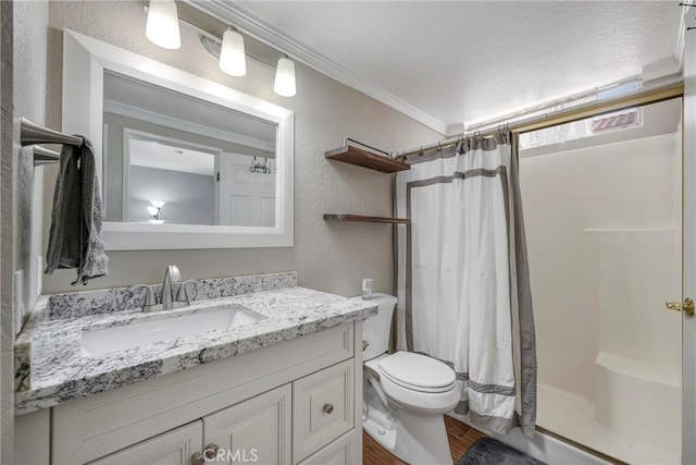 2578 Bryce Ct, Colton, CA 92324 - full bath with ornamental molding, wood finished floors, vanity, a shower with shower curtain, and a textured wall