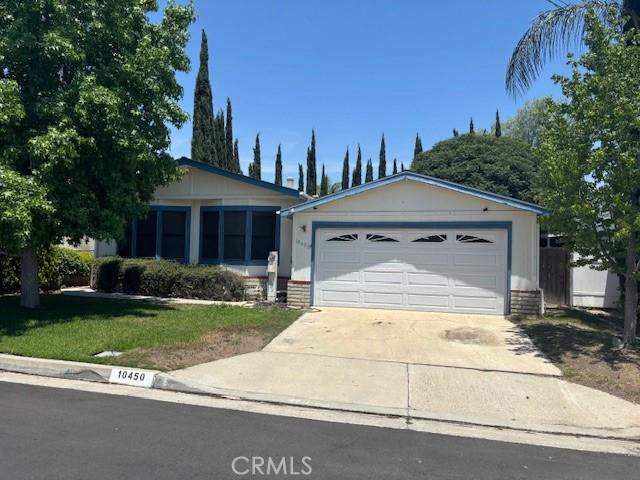 10450 Stageline St, Corona, CA 92883 - ranch-style house with driveway, a front yard, and an attached garage