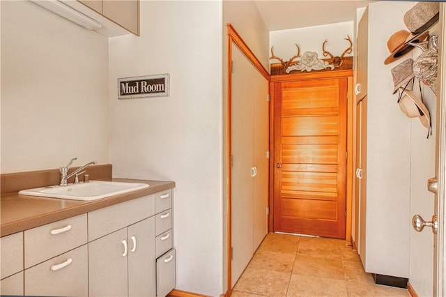 4570 Christine Loomis Dr, Arroyo Grande, CA 93420 - laundry area with a sink